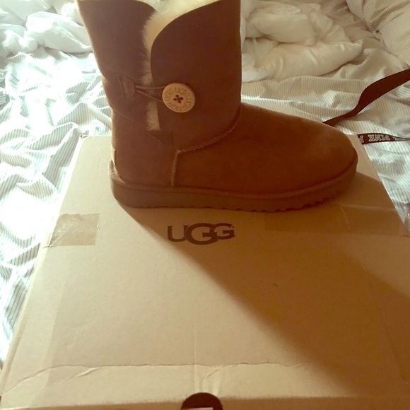 UGG Shoes - Ugh boots barely worn!! UGG Shoes - Ugh boots barely worn!!